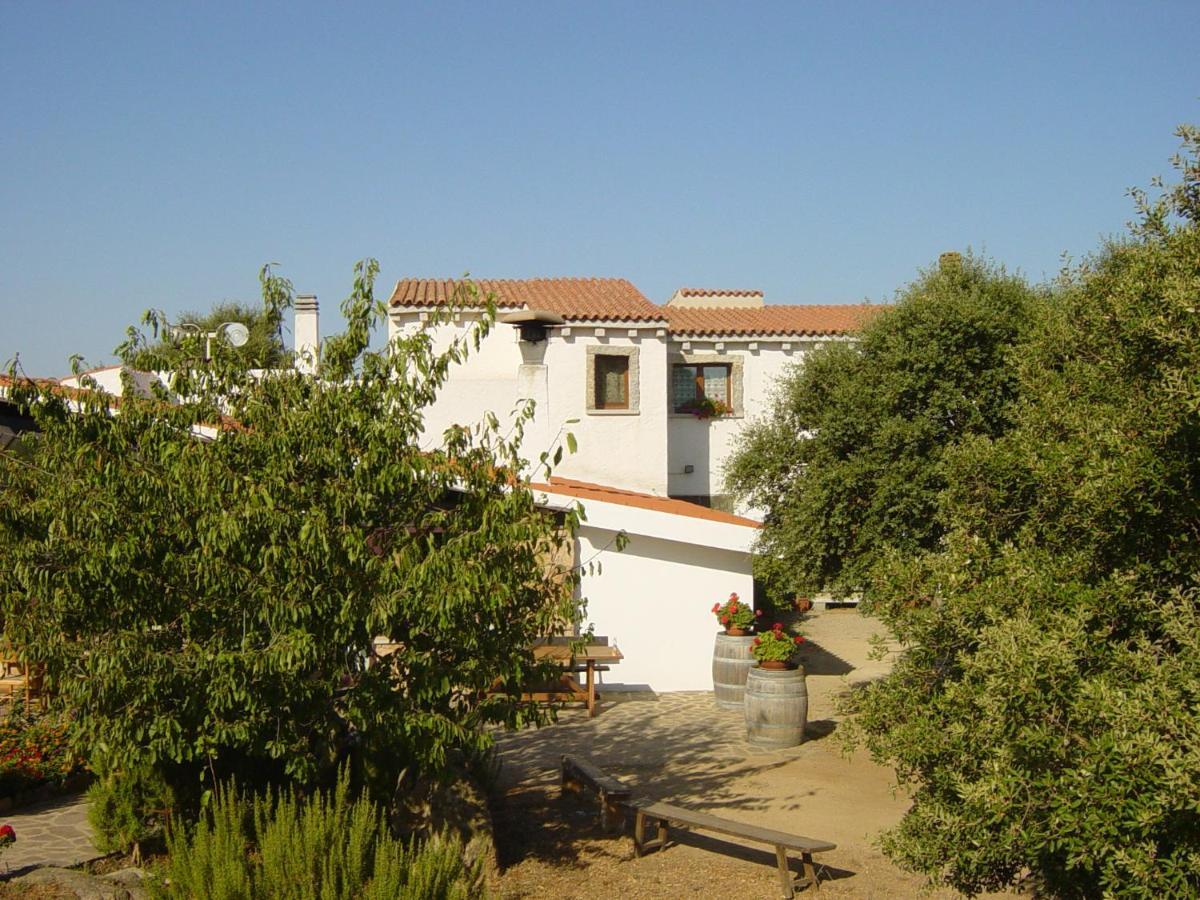 Agriturismo Vermentino Monti Bagian luar foto